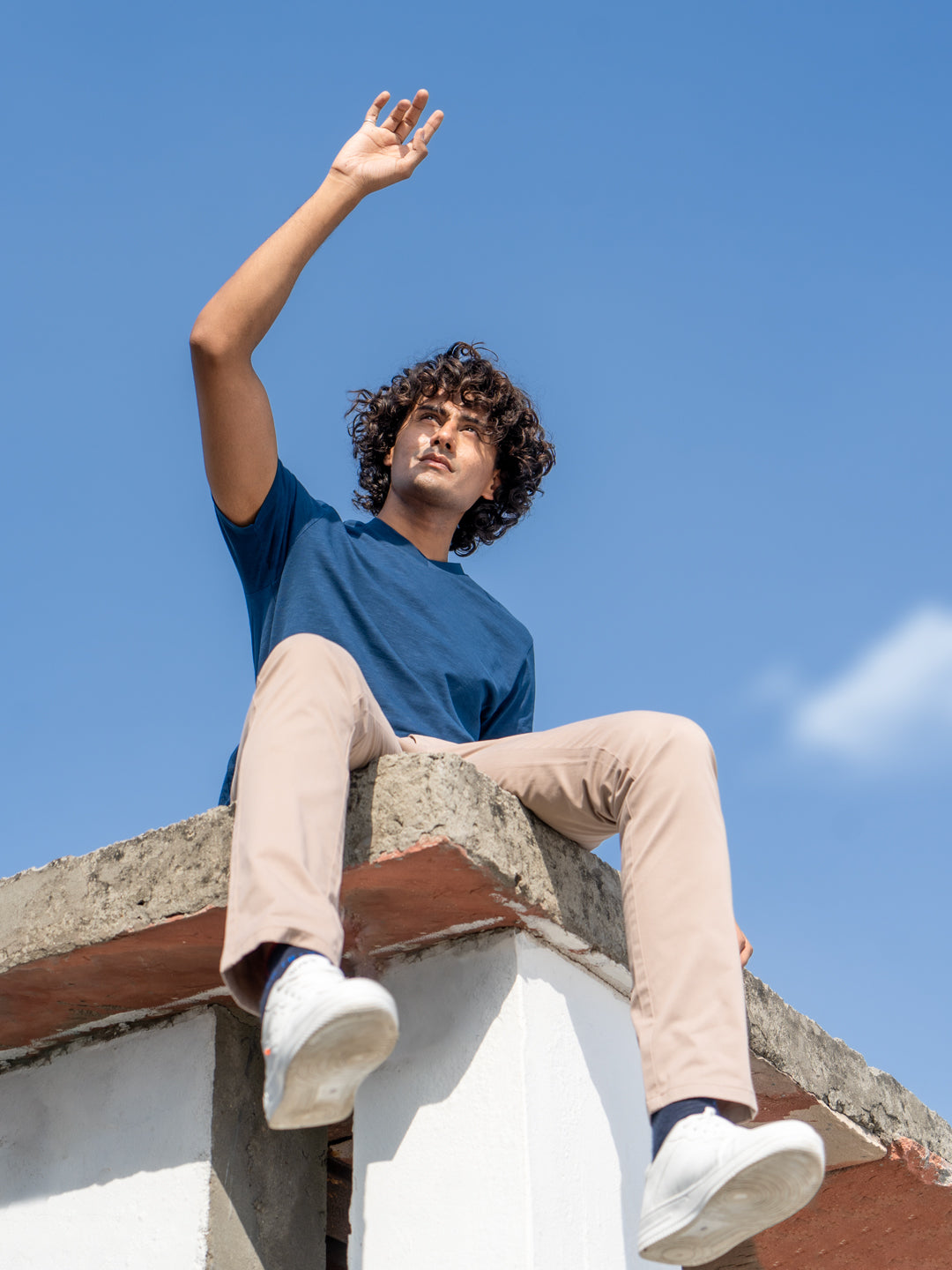 Slub V-neck T-shirt in Denim Blue