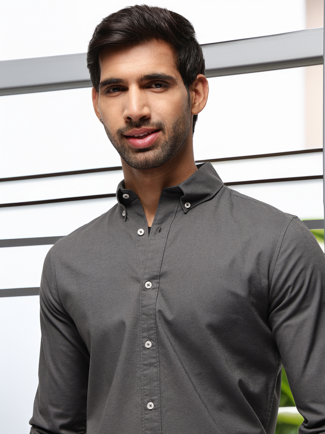2 Way Stretch Oxford Shirt in Graphite-Slim Fit