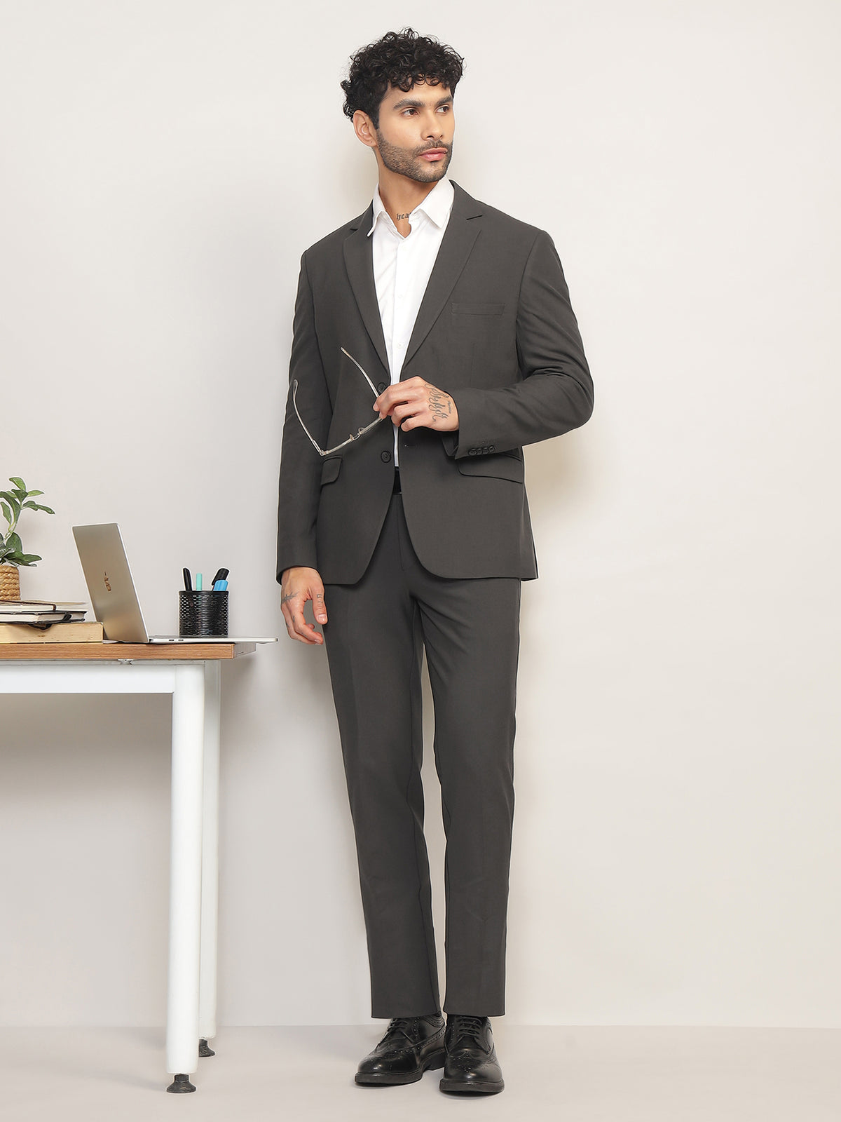 Men Charcoal Grey Slim-Fit Single-Breasted 2-Piece Stretchable Formal Suit