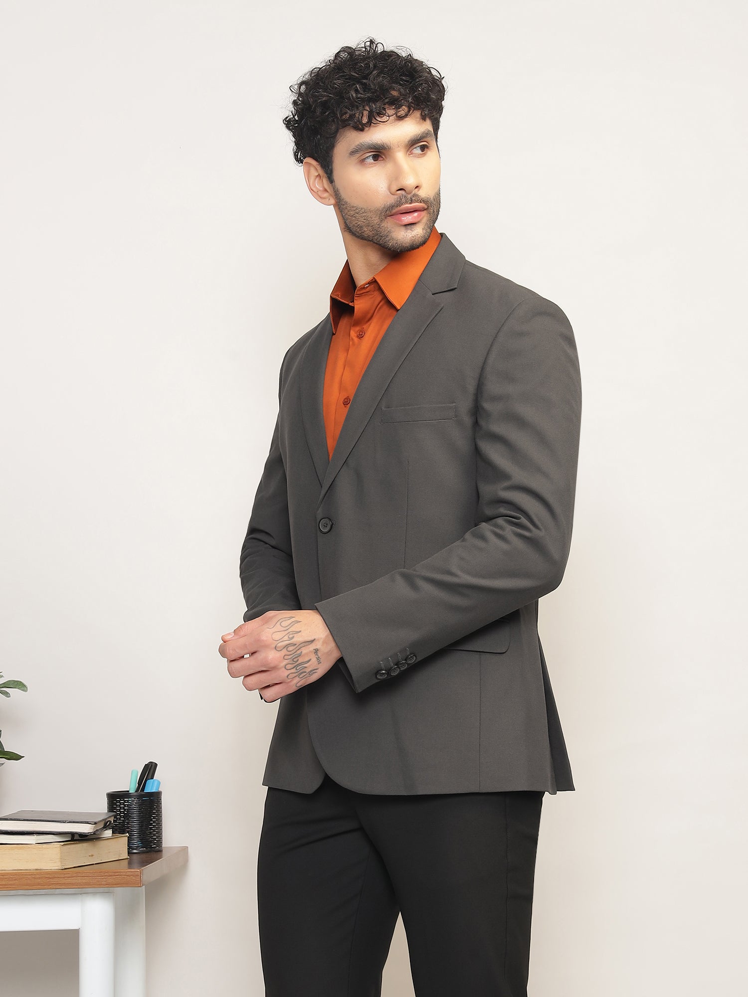 Men Charcoal Grey Slim Fit Single-Breasted Stretchable Blazer For All Seasons