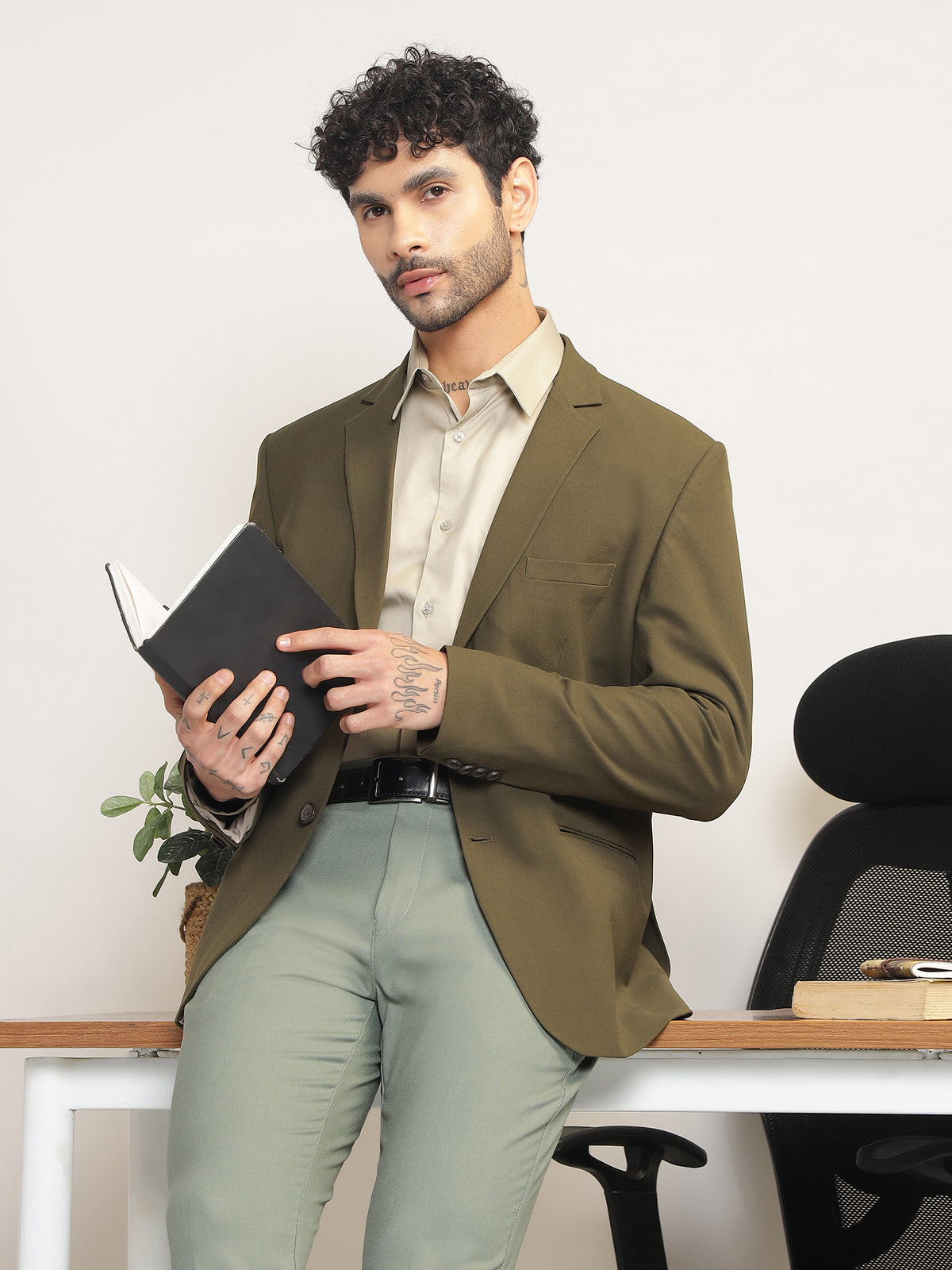 Men Jade Olive Slim Fit Single-Breasted Stretchable Blazer For All Seasons
