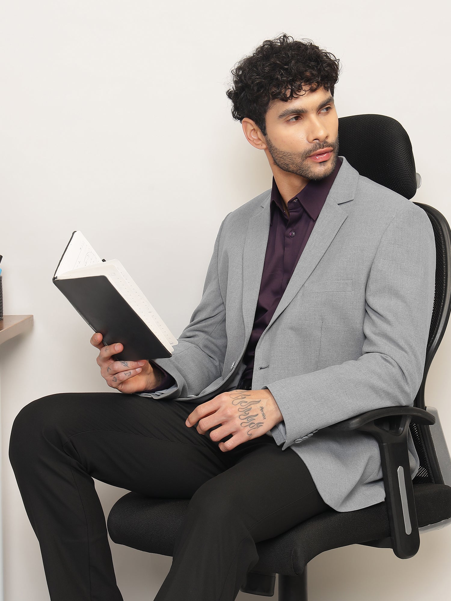 Men Light Grey Slim Fit Single-Breasted Stretchable Blazer For All Seasons