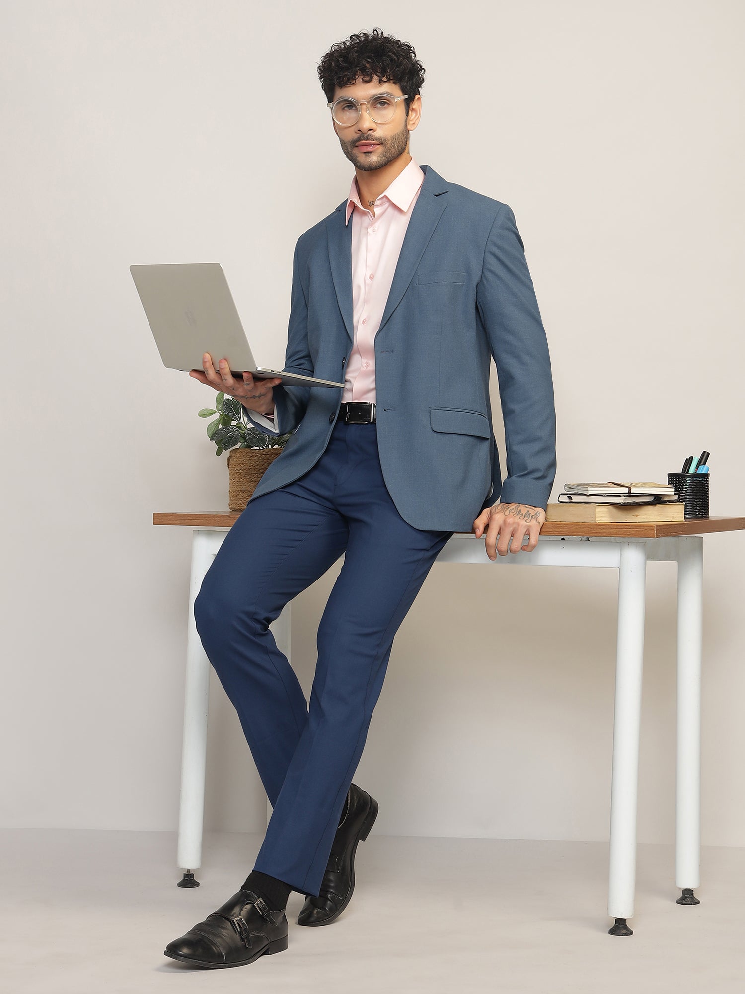 Men Steel Blue Slim Fit Single-Breasted Stretchable Blazer For All Seasons