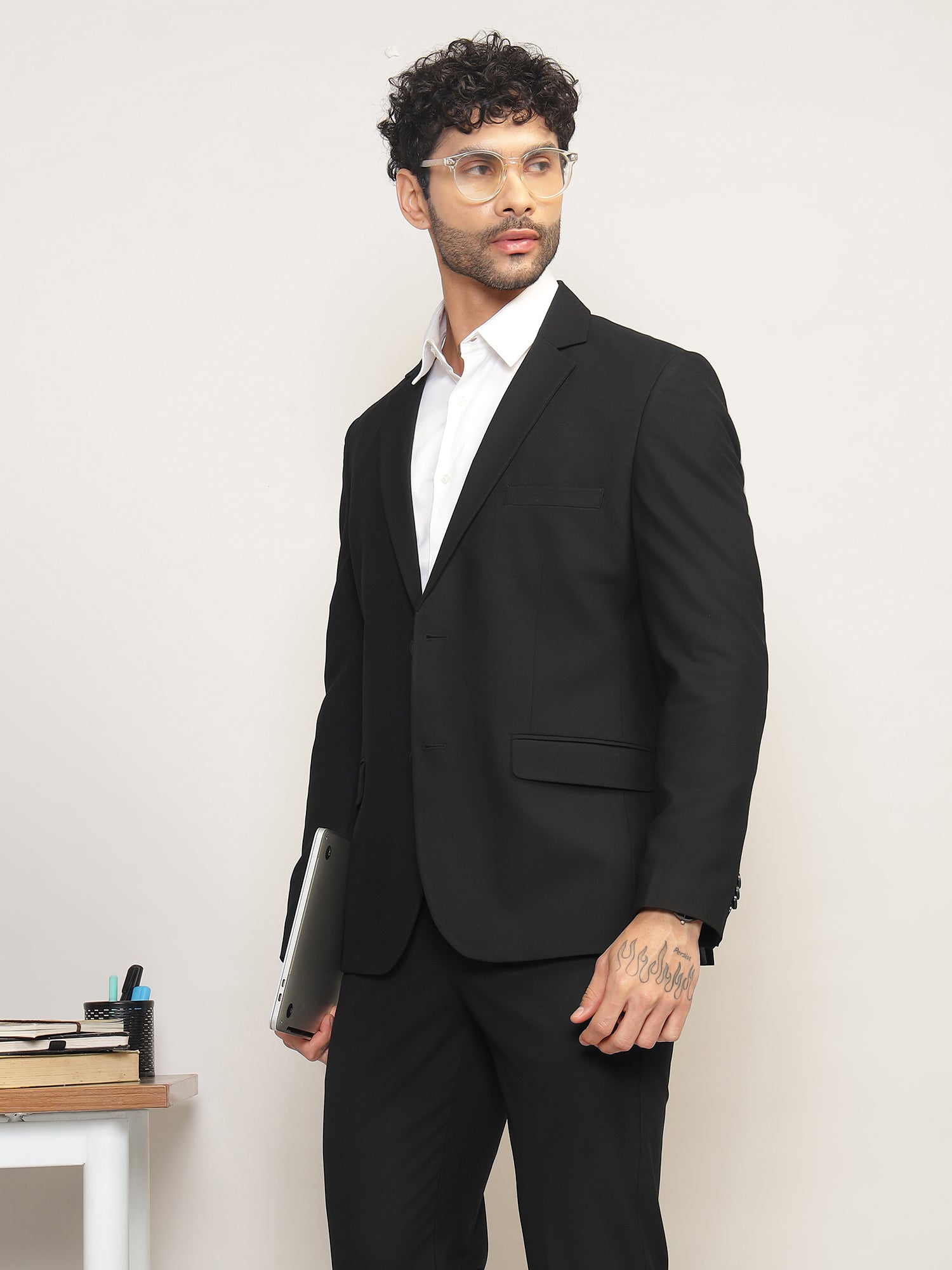 Men Black Slim-Fit Single-Breasted 2-Piece Stretchable Formal Suit