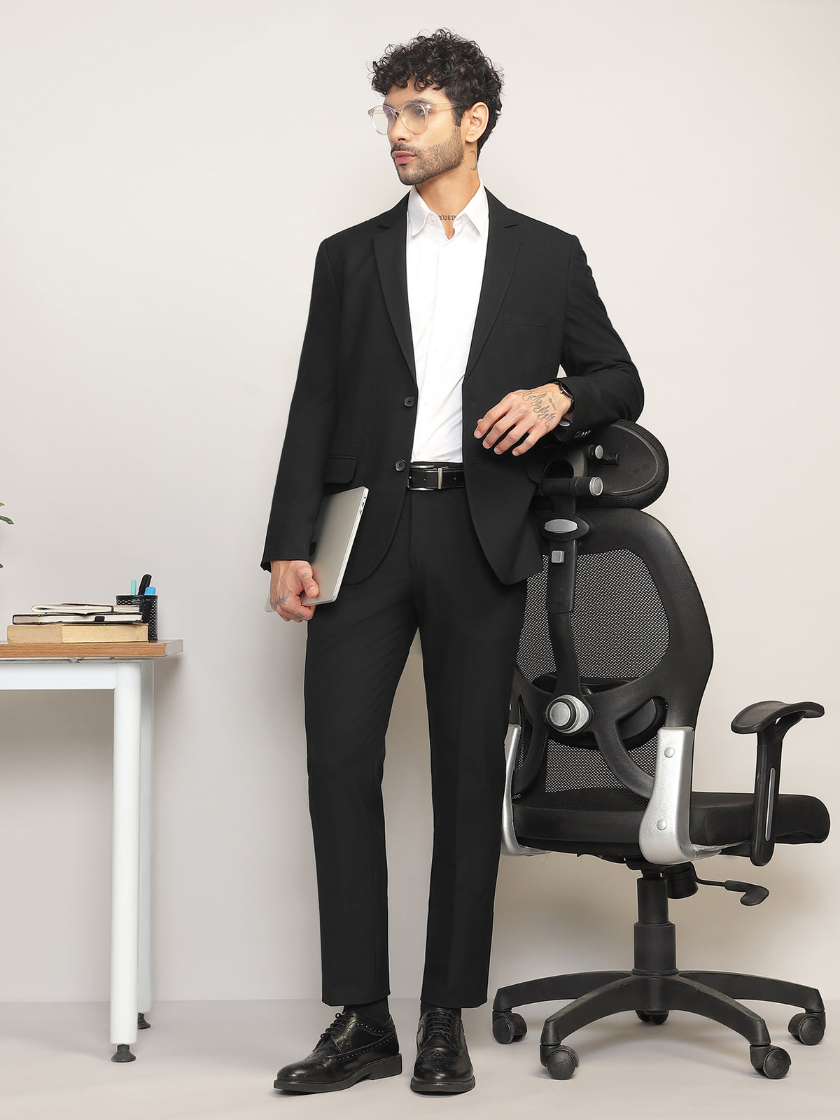 Men Black Slim-Fit Single-Breasted 2-Piece Stretchable Formal Suit