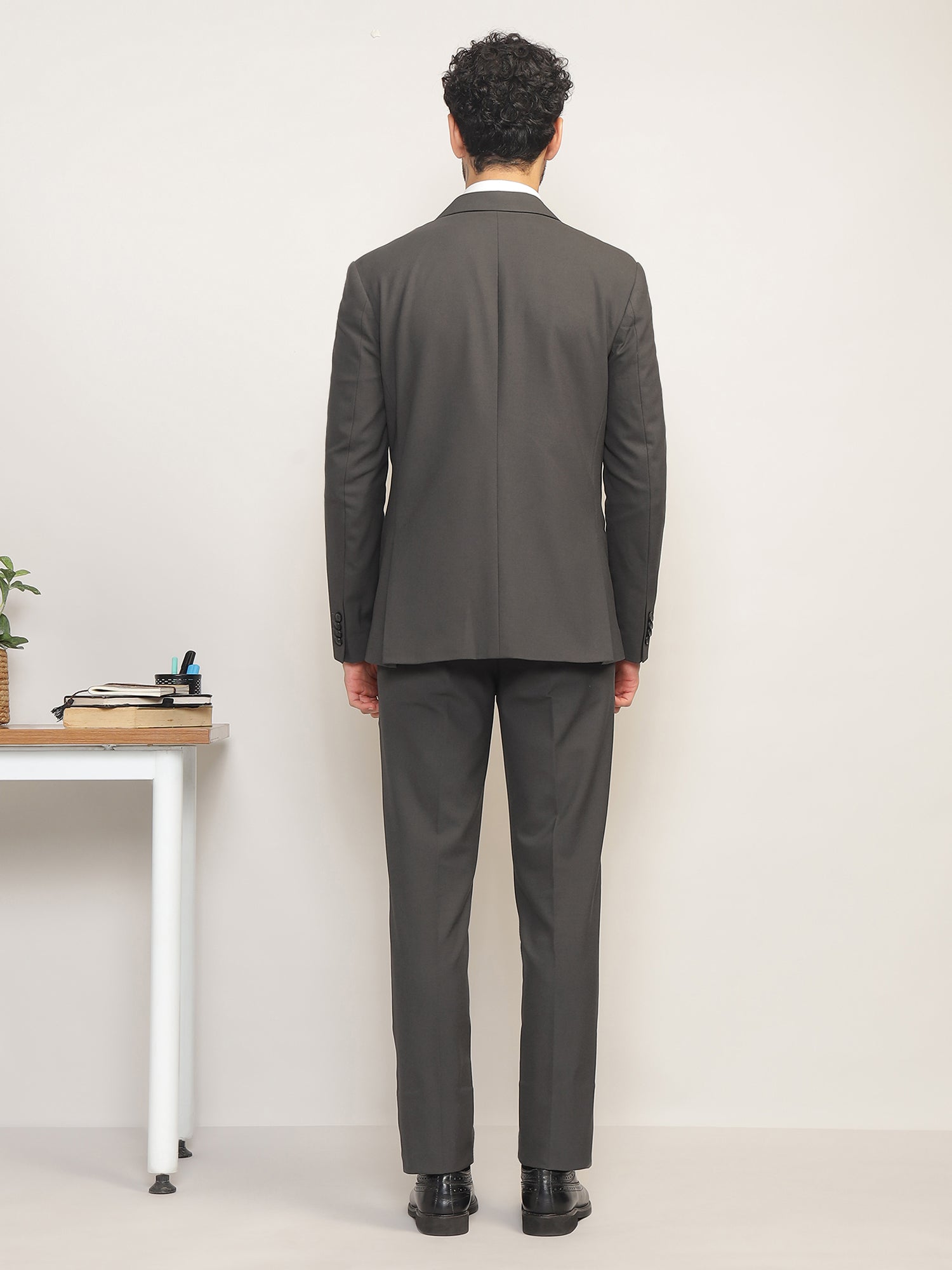 Men Charcoal Grey Slim-Fit Single-Breasted 2-Piece Stretchable Formal Suit