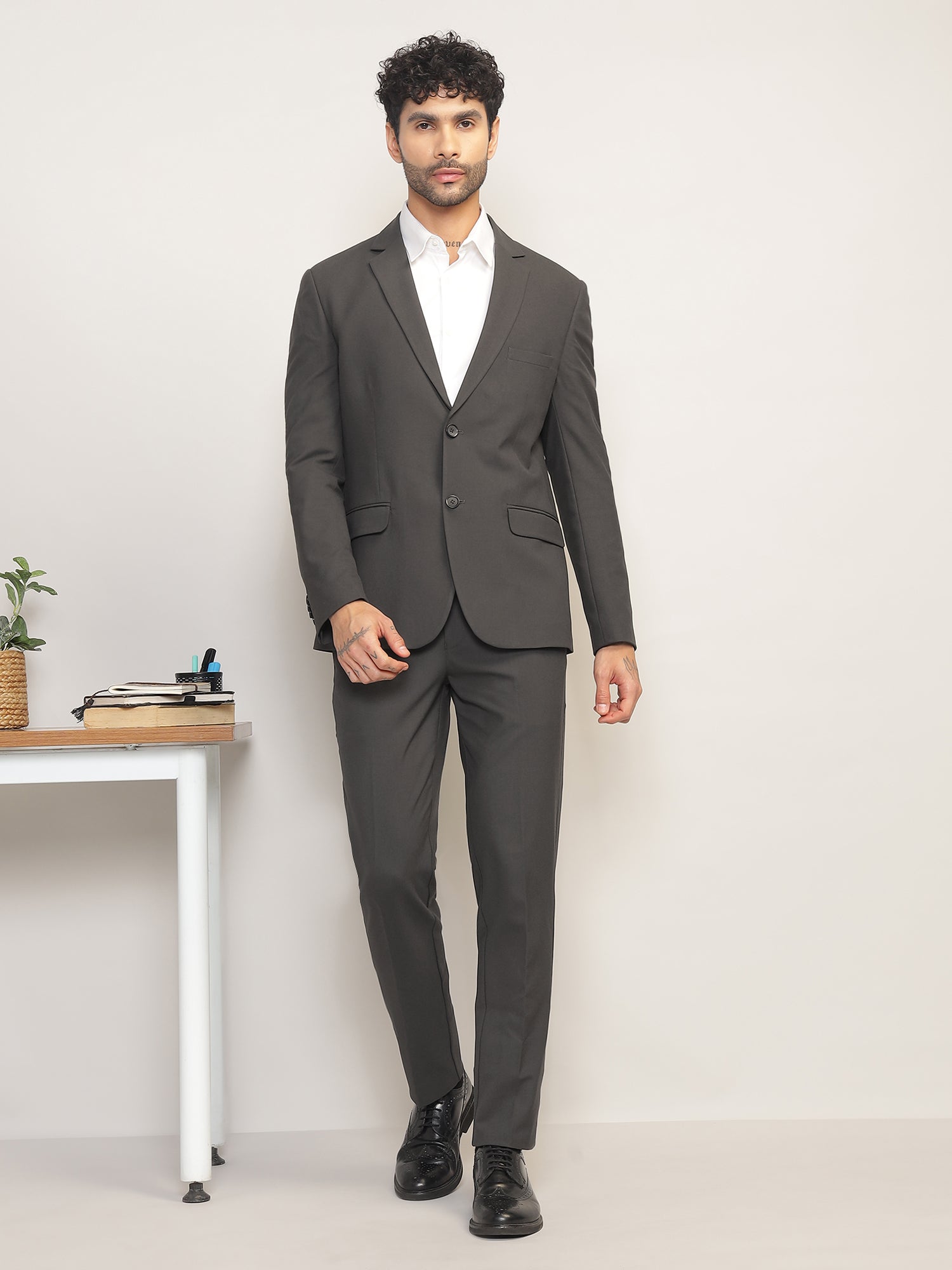 Men Charcoal Grey Slim-Fit Single-Breasted 2-Piece Stretchable Formal Suit