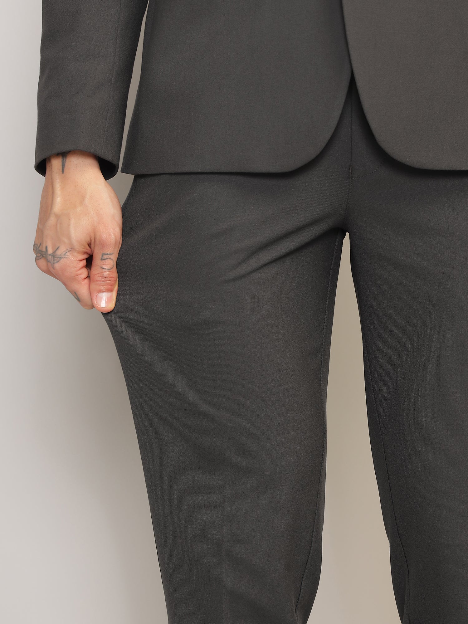 Men Charcoal Grey Slim-Fit Single-Breasted 2-Piece Stretchable Formal Suit