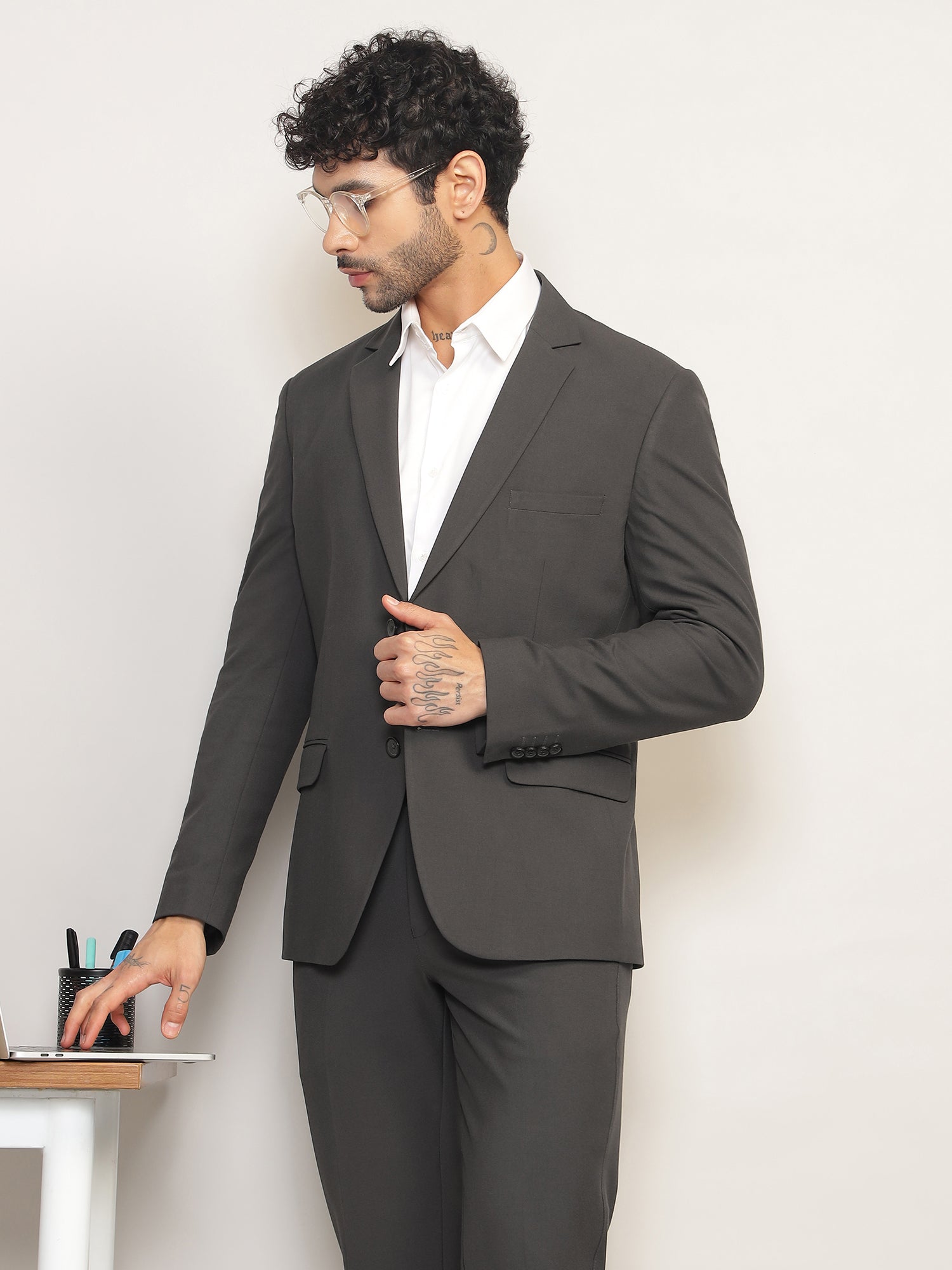 Men Charcoal Grey Slim-Fit Single-Breasted 2-Piece Stretchable Formal Suit