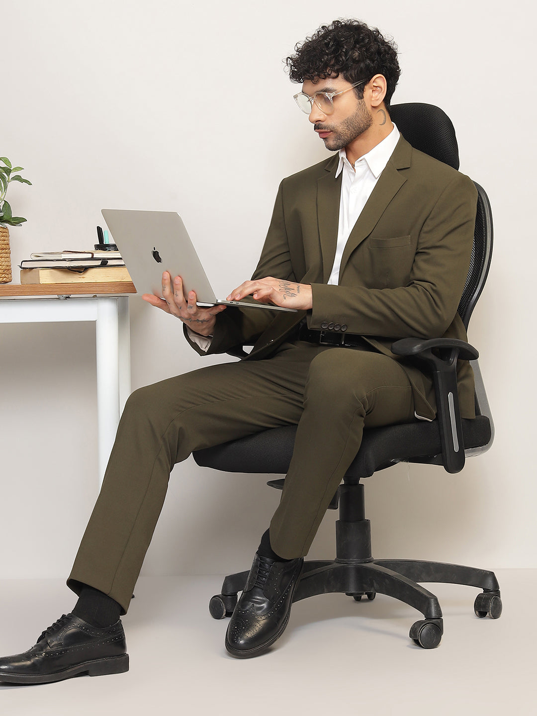 Men Jade Olive Slim-Fit Single-Breasted 2-Piece Stretchable Formal Suit