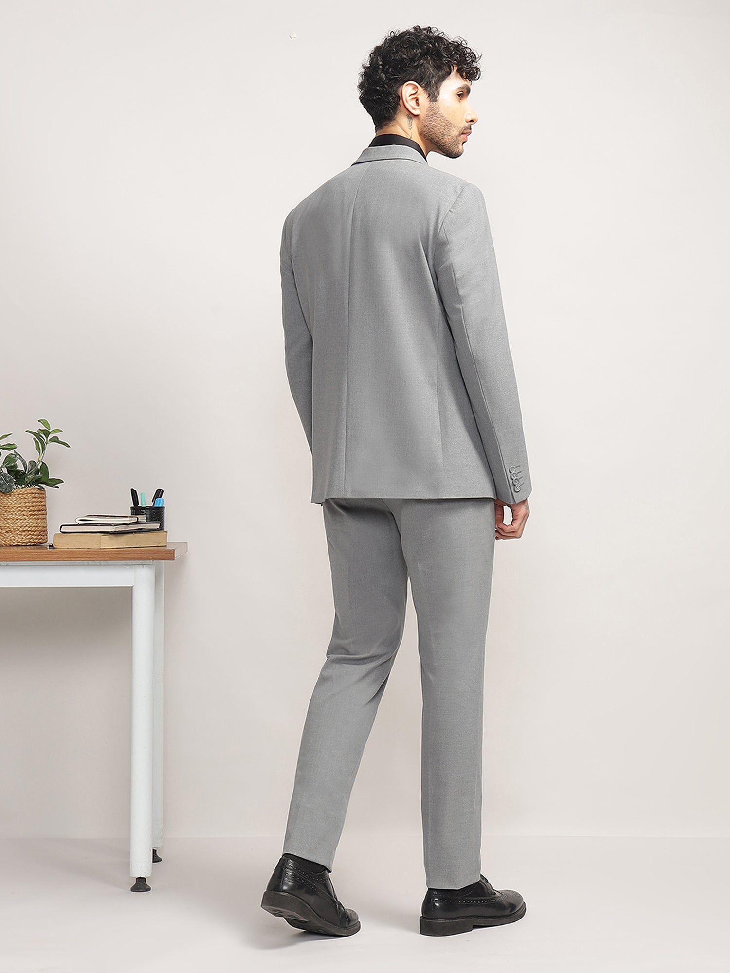 Men Light Grey Slim-Fit Single-Breasted 2-Piece Stretchable Formal Suit